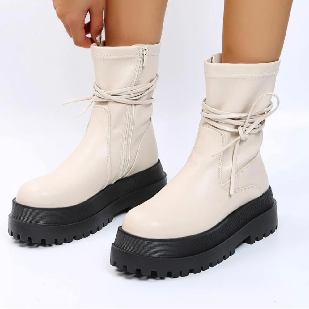 BOOTS 👢 NWOB